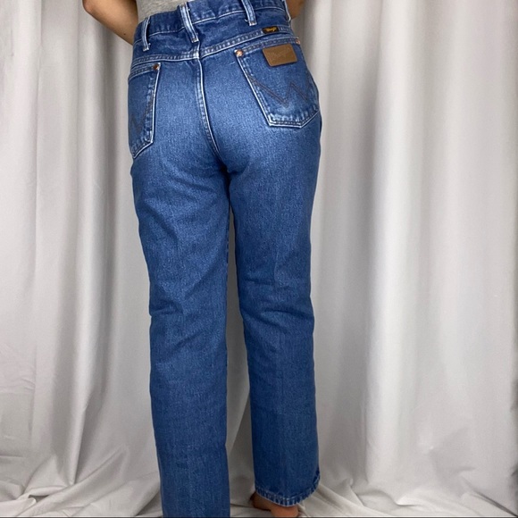 SOLD Wrangler light/medium wash denim sz 34” - Picture 6 of 12